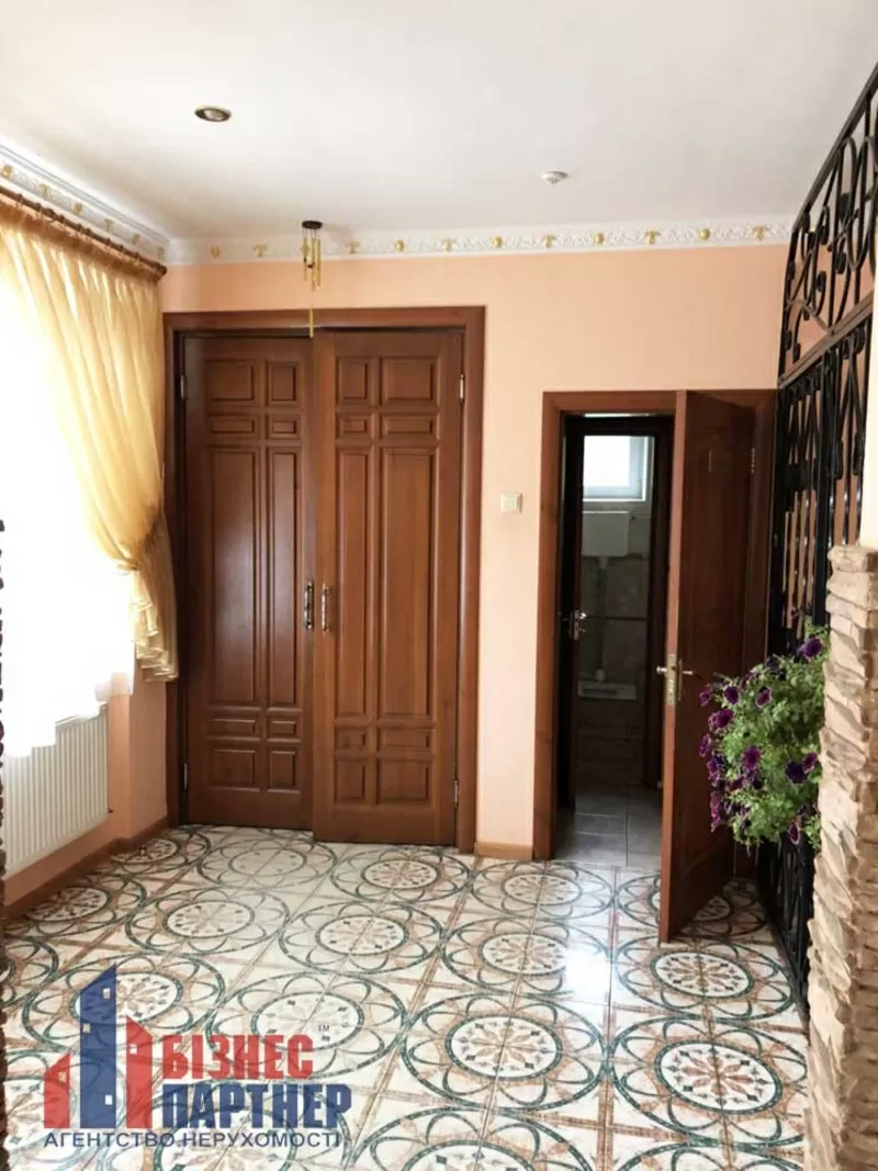 Продається комплекс приміщень,  320 м.кв.,  с. Дубіївка 4