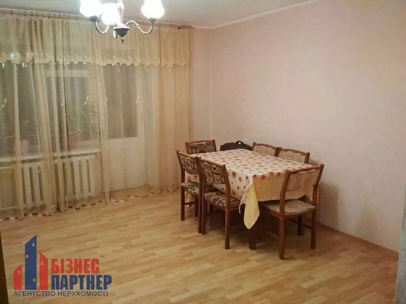 Продается 4-х комнатная квартира в районе улиц Грушевского-Надпильна 9