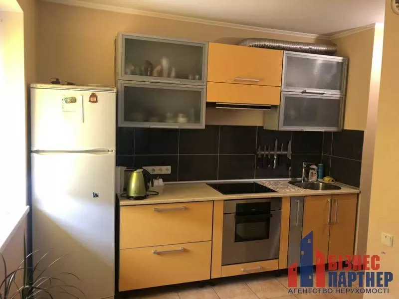 Продається 4-кімнатна квартира,  95 м.кв.,  в районі Митниця 4