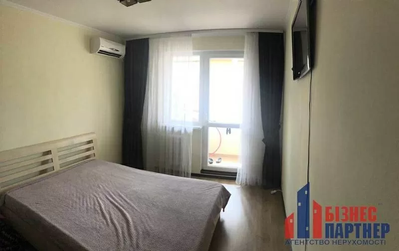 Продається 4-кімнатна квартира,  95 м.кв.,  в районі Митниця 8