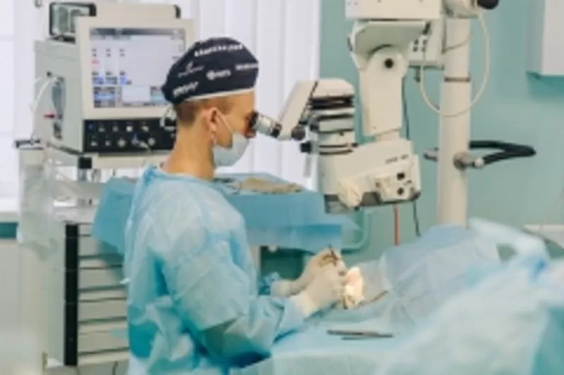 Хірургія катаракти,  глаукоми або сітківки в клініці Окомедікас 8