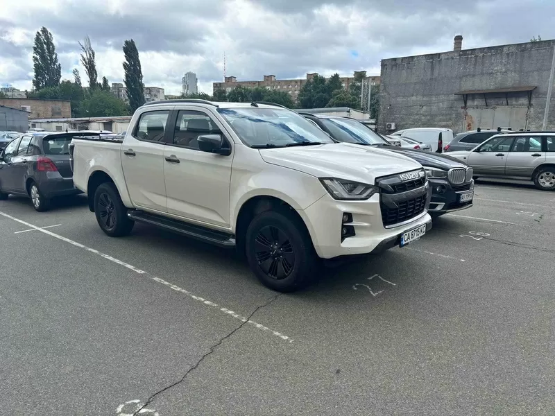 Повнопривідний пікап ISUZU D-MAX