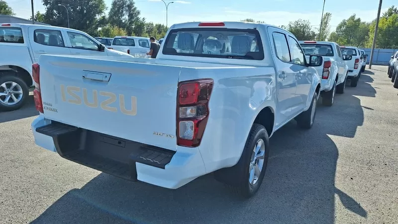 Повнопривідний пікап ISUZU D-MAX